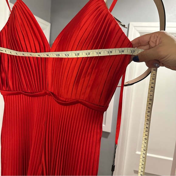 MAC DUGGAL Red Pleated Plunge Neck Wide Leg Jumpsuit - Picture 10 of 13